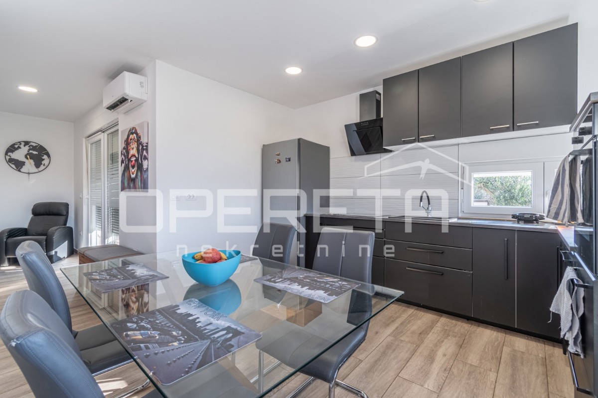 Galižana, piano terra 130 m2 con due appartamenti