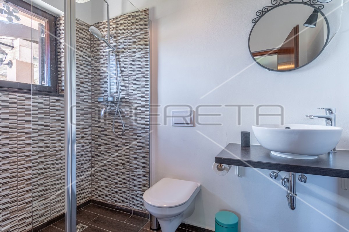 Istria, Barban, casa con piscina e sei camere da letto, 2 km dal mare,