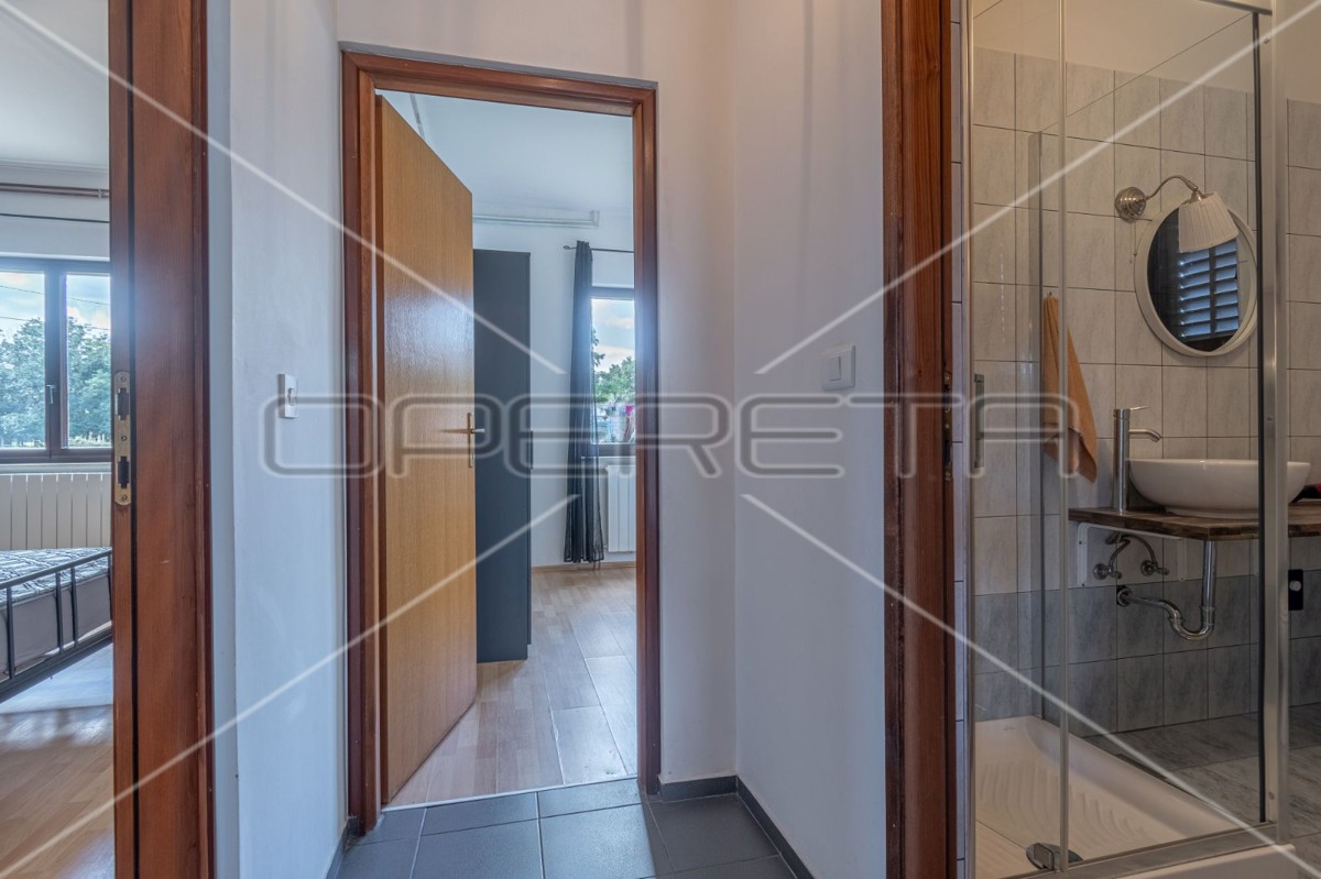 Istria, Barban, casa con piscina e sei camere da letto, 2 km dal mare,