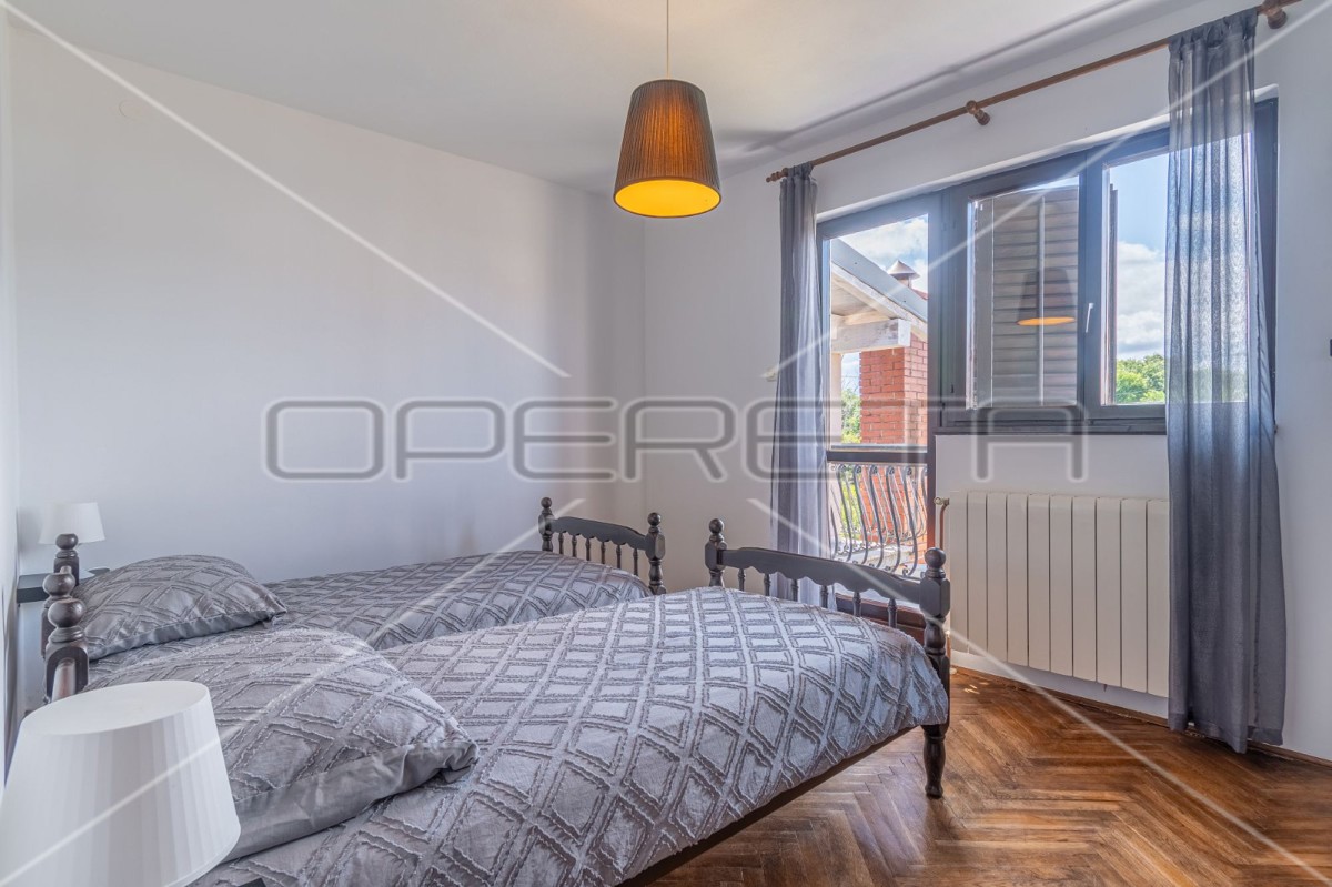 Istria, Barban, casa con piscina e sei camere da letto, 2 km dal mare,