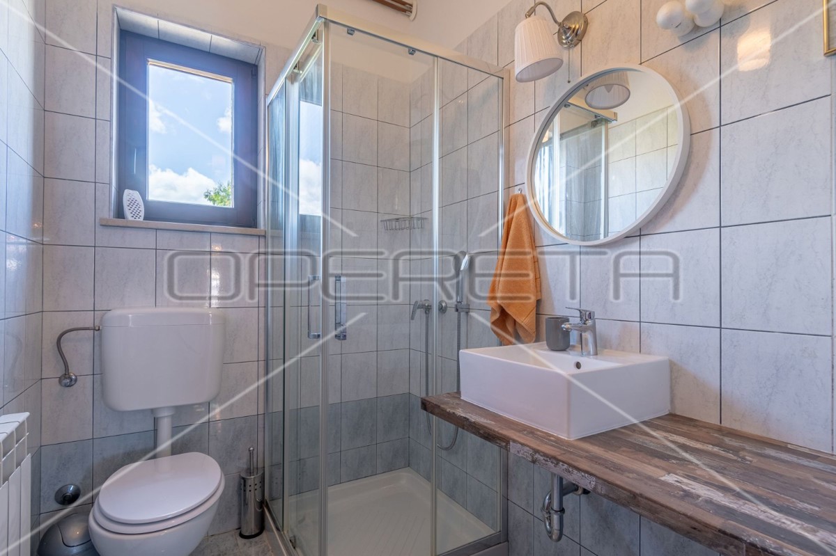 Istria, Barban, casa con piscina e sei camere da letto, 2 km dal mare,