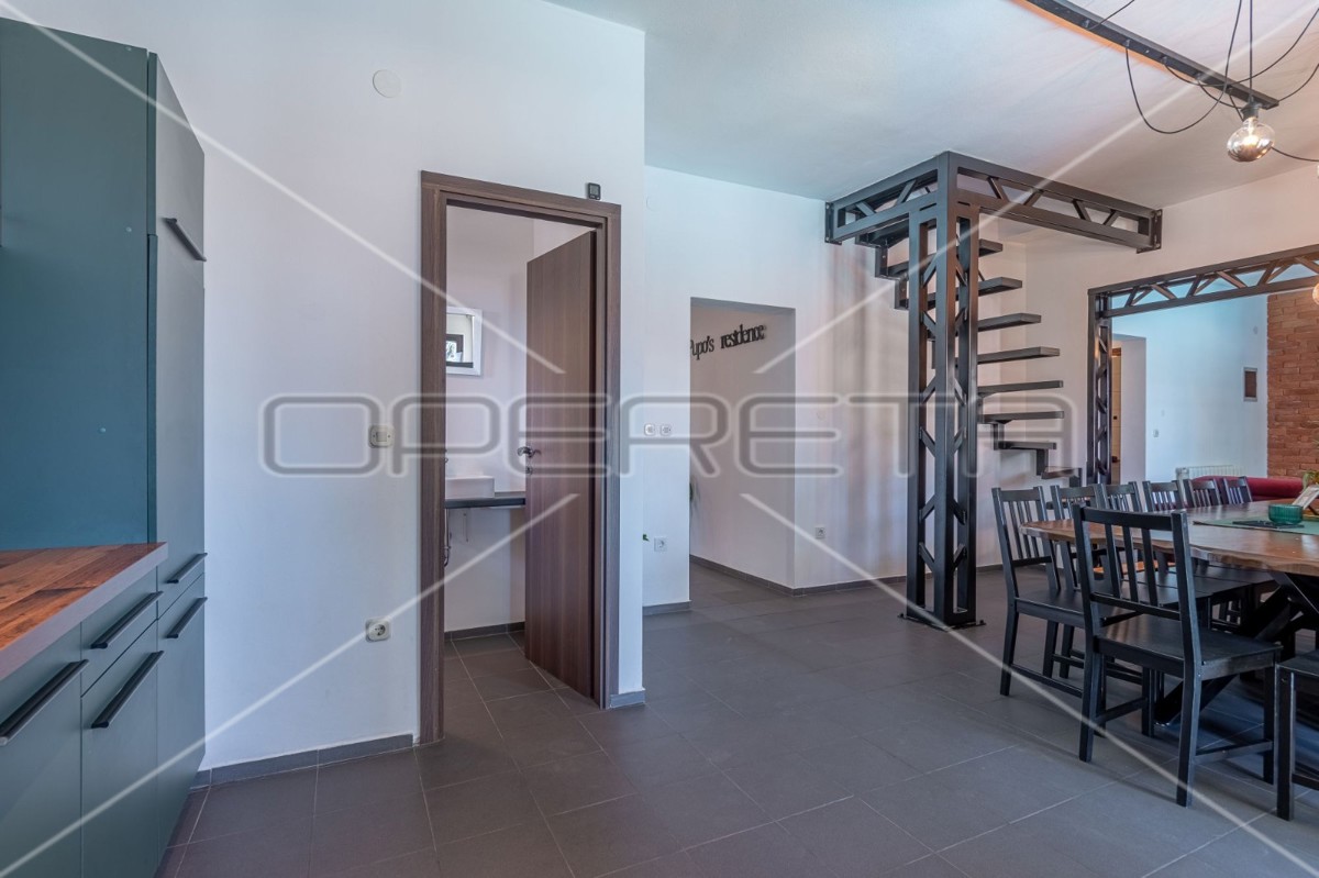 Istria, Barban, casa con piscina e sei camere da letto, 2 km dal mare,