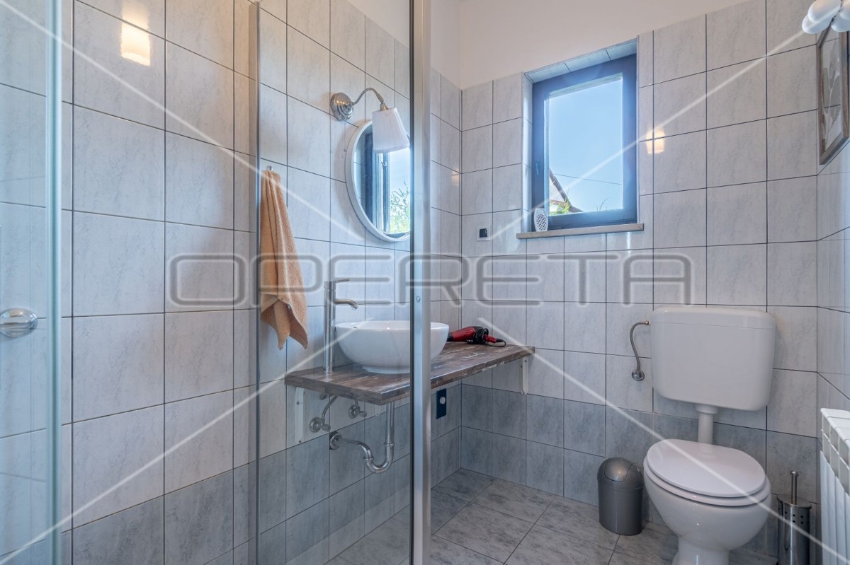 Istria, Barban, casa con piscina e sei camere da letto, 2 km dal mare,