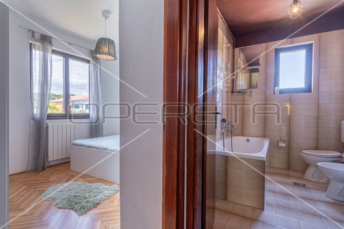 Istria, Barban, casa con piscina e sei camere da letto, 2 km dal mare,