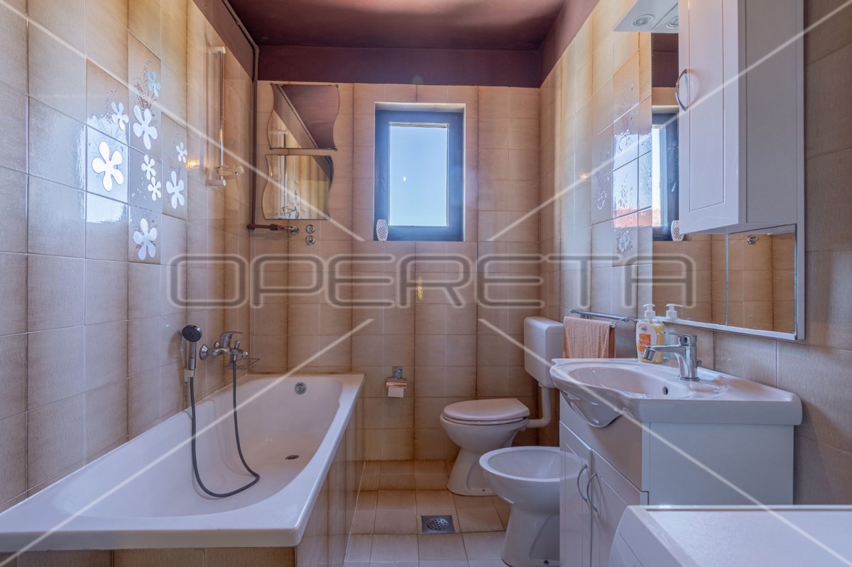 Istria, Barban, casa con piscina e sei camere da letto, 2 km dal mare,