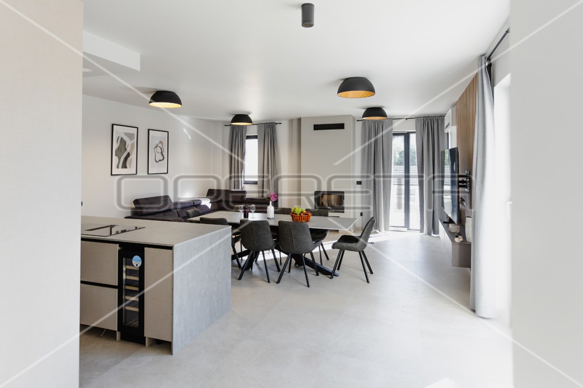 Moderna villa con piscina, 300 m dalla spiaggia, Mandre, Pag