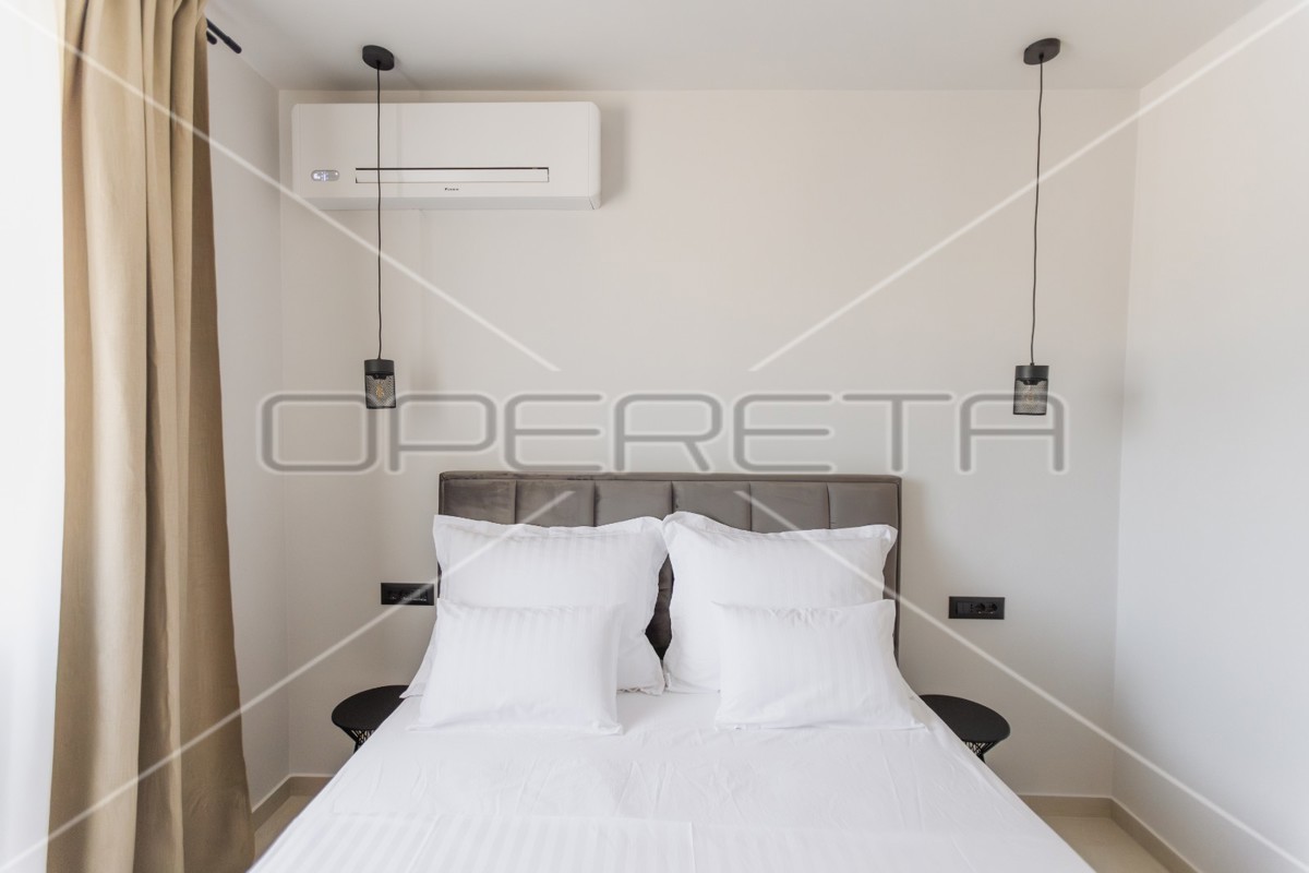 Moderna villa con piscina, 300 m dalla spiaggia, Mandre, Pag