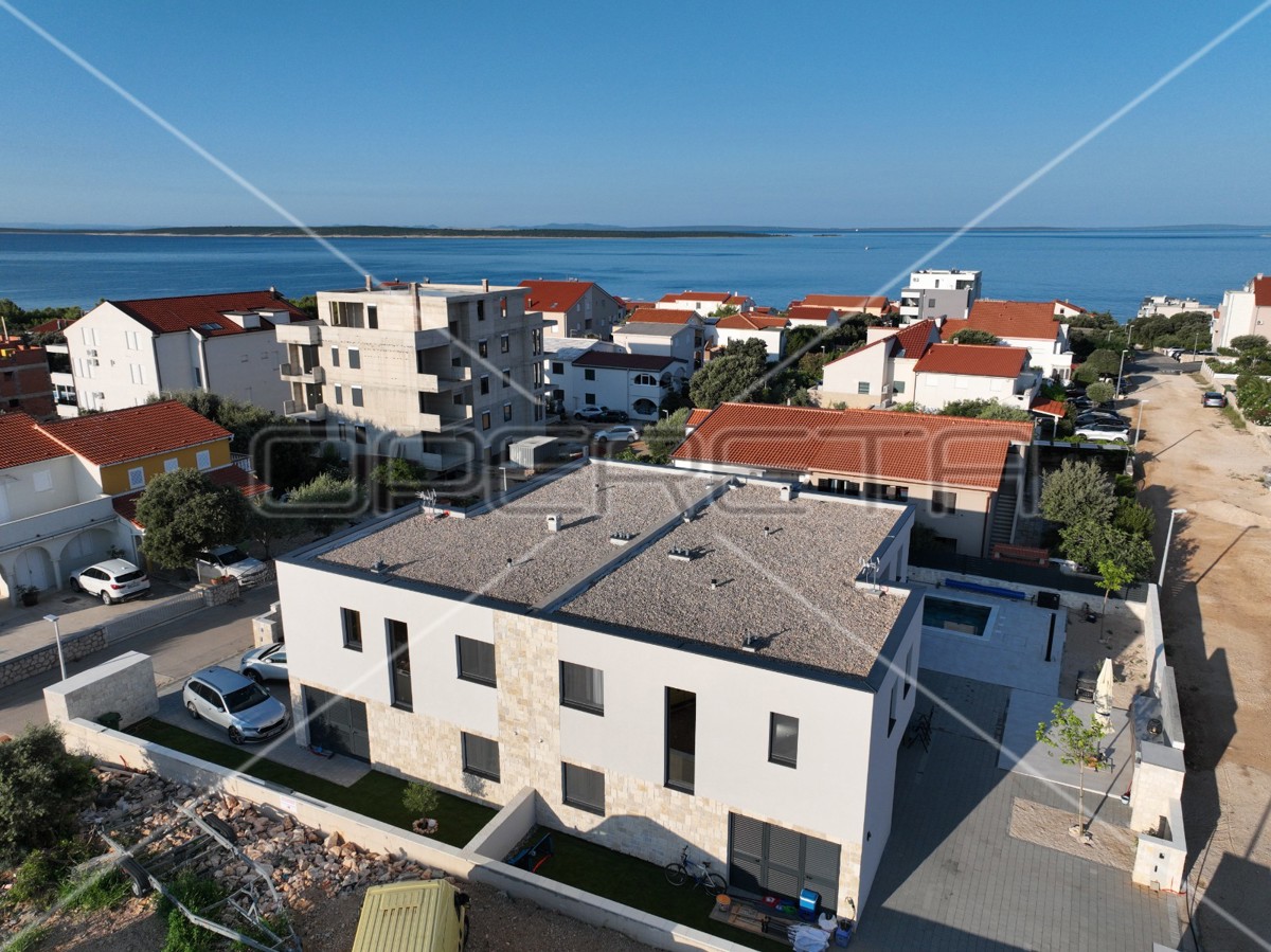 Moderna villa con piscina, 300 m dalla spiaggia, Mandre, Pag