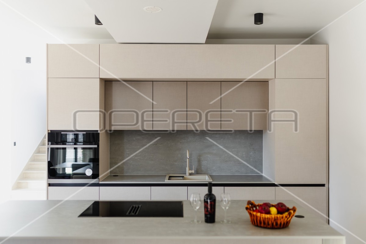 Moderna villa con piscina, 300 m dalla spiaggia, Mandre, Pag