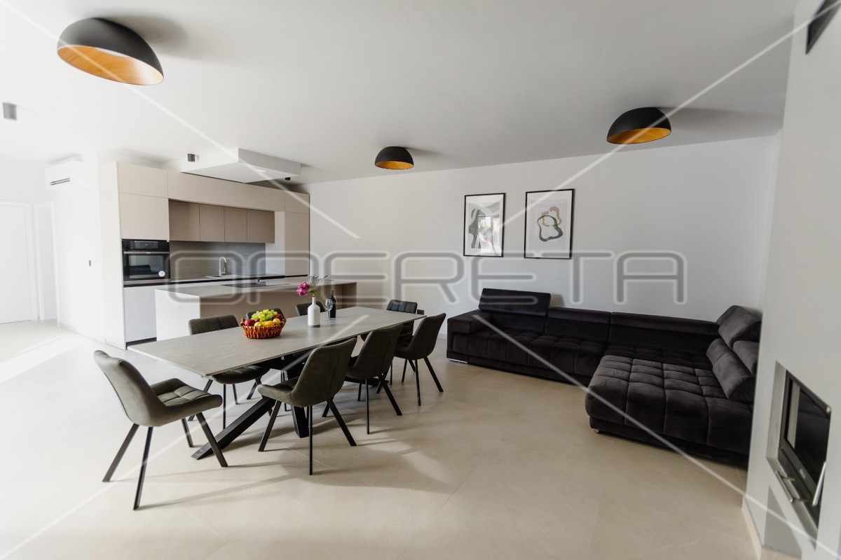 Moderna villa con piscina, 300 m dalla spiaggia, Mandre, Pag