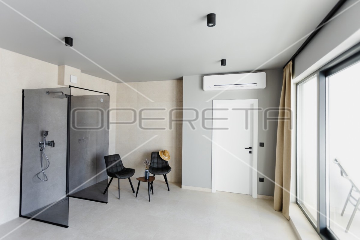 Moderna villa con piscina, 300 m dalla spiaggia, Mandre, Pag