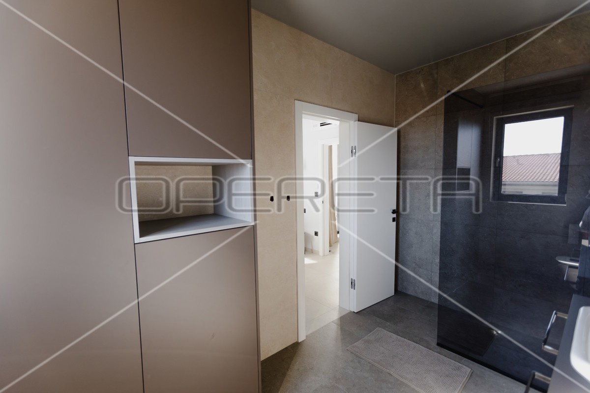 Moderna villa con piscina, 300 m dalla spiaggia, Mandre, Pag