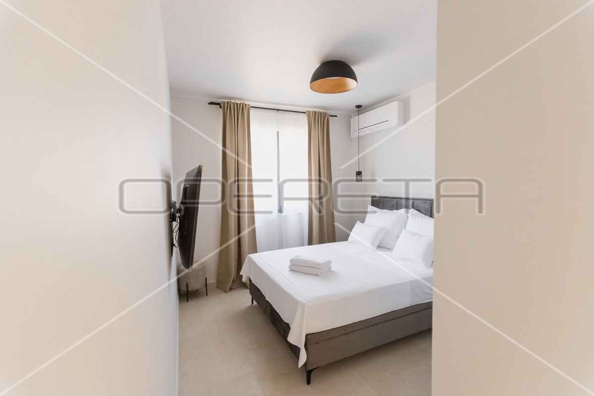 Moderna villa con piscina, 300 m dalla spiaggia, Mandre, Pag