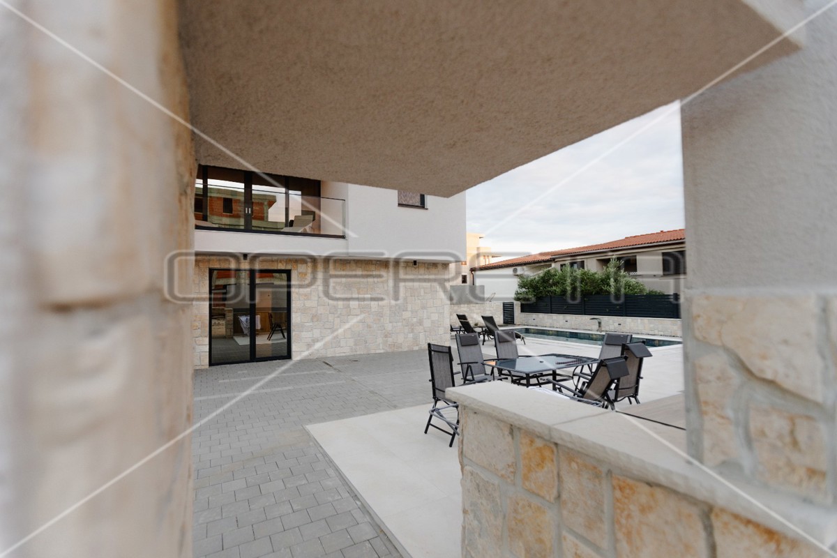 Moderna villa con piscina, 300 m dalla spiaggia, Mandre, Pag