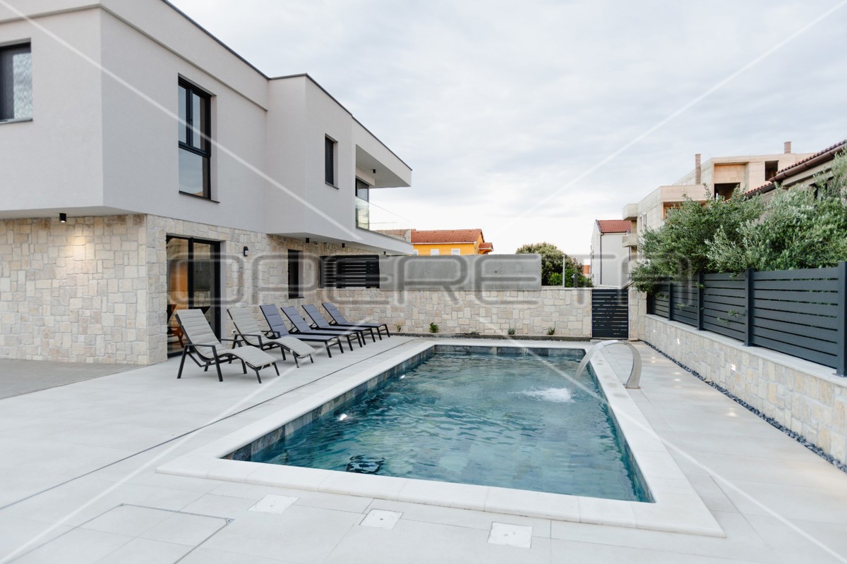 Moderna villa con piscina, 300 m dalla spiaggia, Mandre, Pag