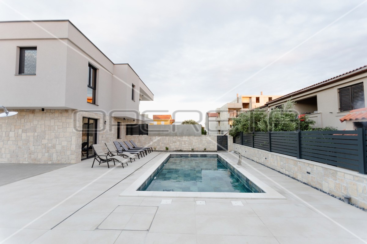 Moderna villa con piscina, 300 m dalla spiaggia, Mandre, Pag