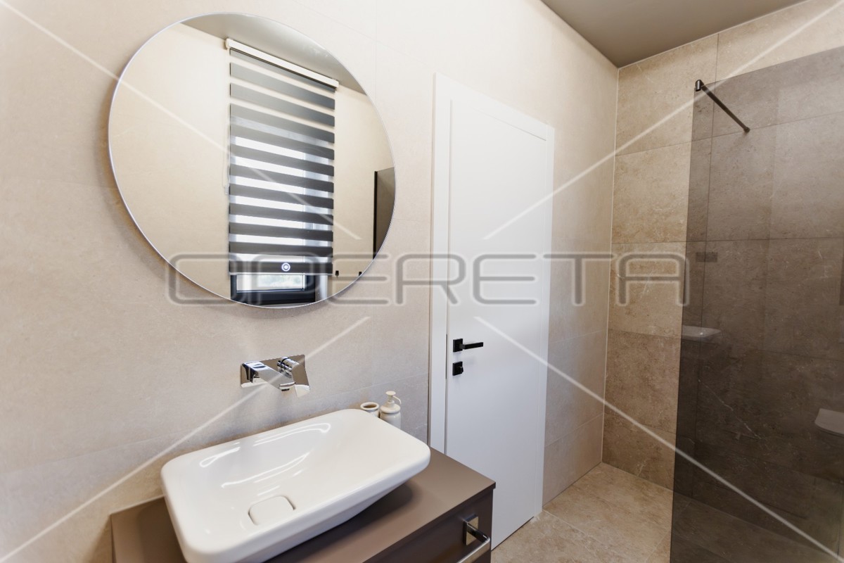 Moderna villa con piscina, 300 m dalla spiaggia, Mandre, Pag