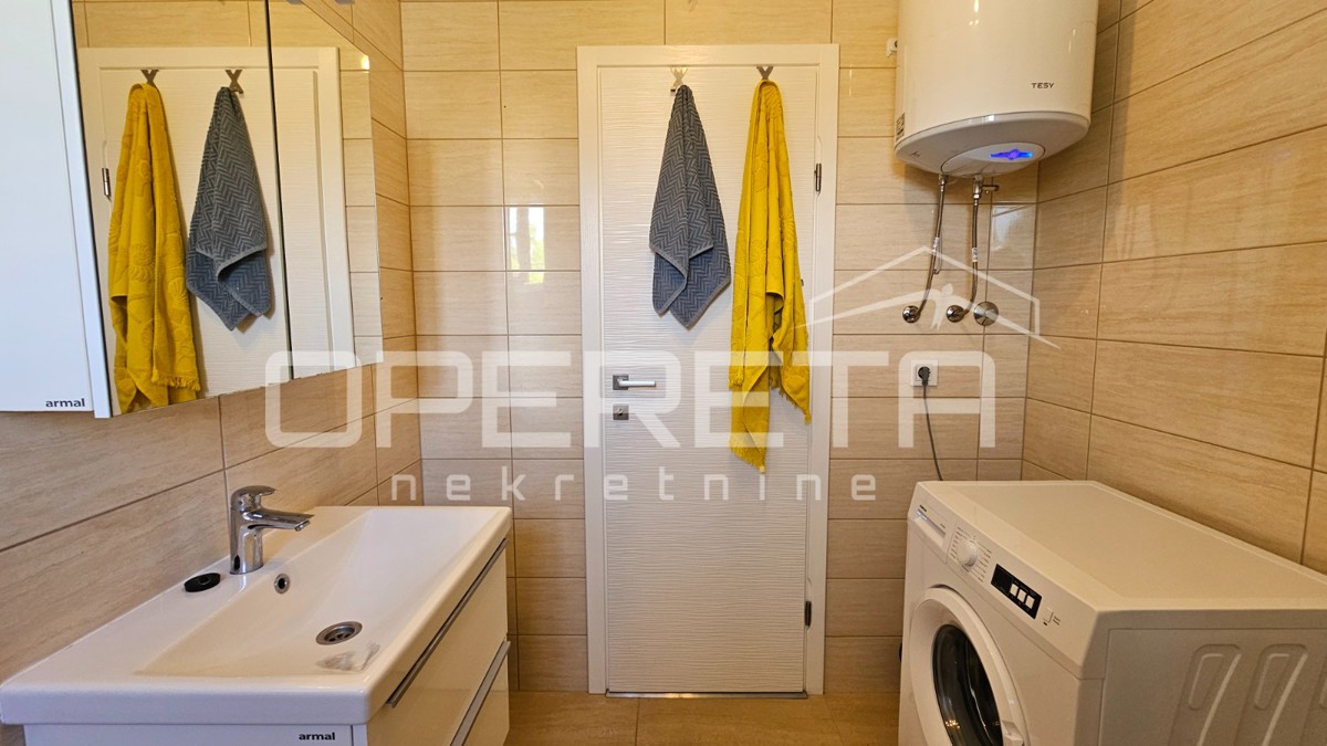 Sabunike - Casa con tre appartamenti arredati, 700m dal mare