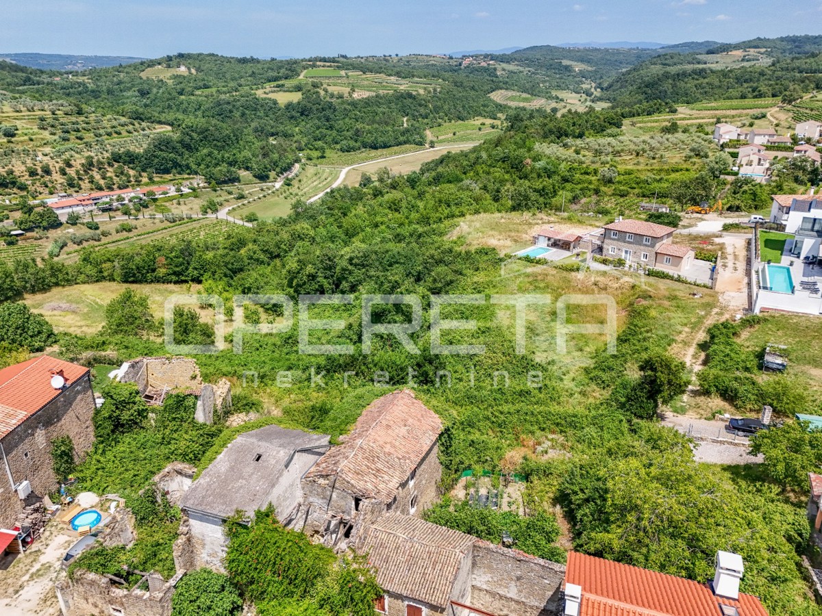 Istria, Momjan – Terreno con potenziale per due case con vista aperta