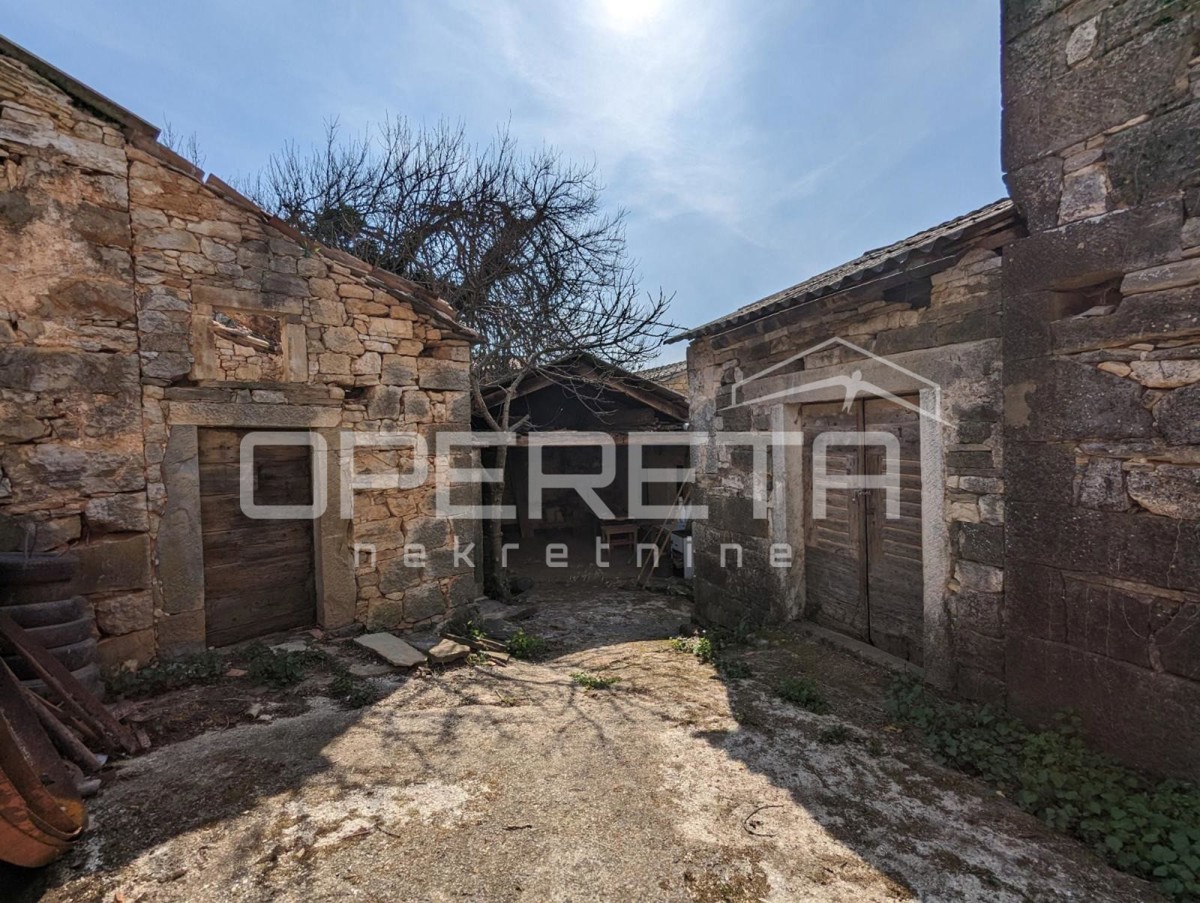 Istria, Karojba - 3 immobili da adattare