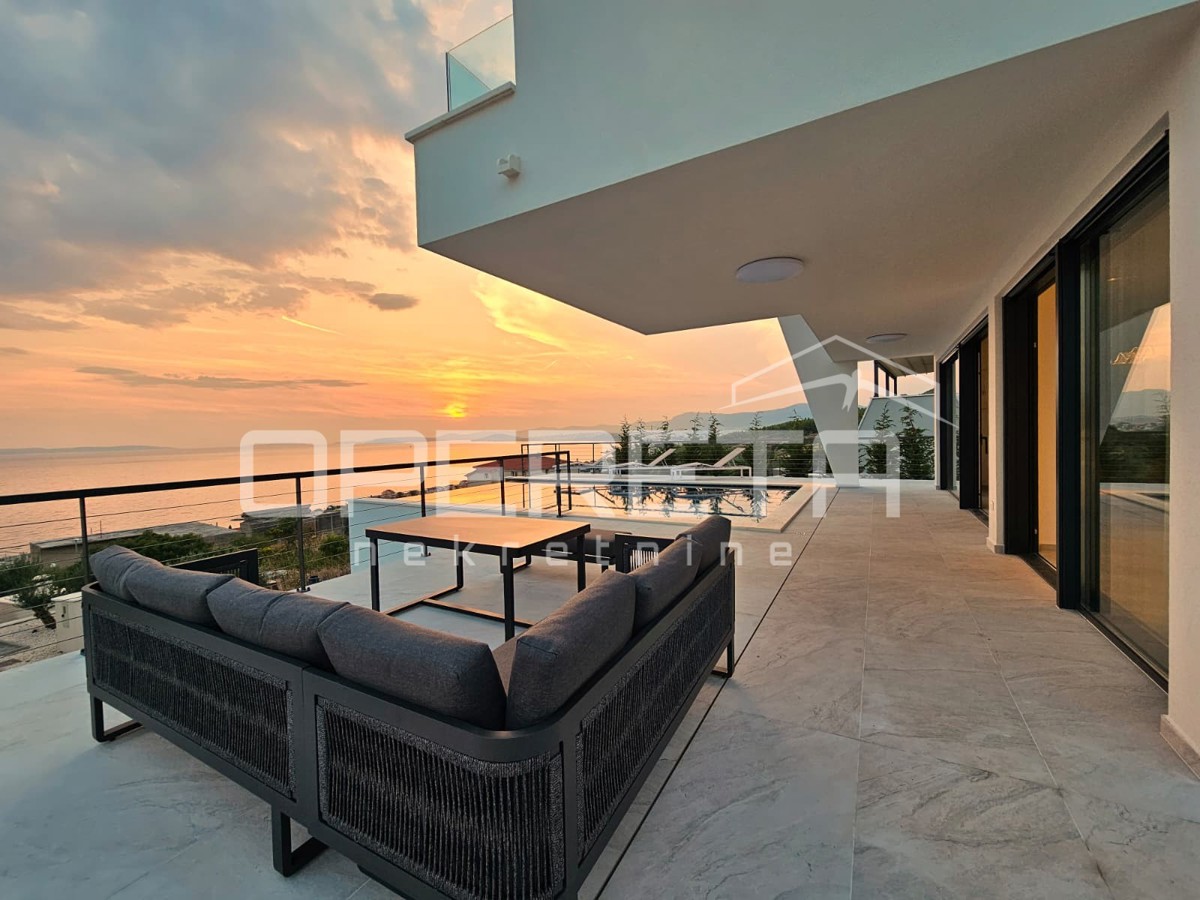 Podstrana, nei dintorni di Spalato, esclusiva villa privata 4BDR con vista mare di 180 gradi, piscina e servizi.