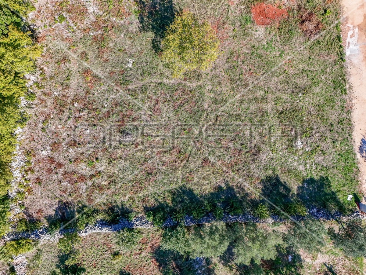 Terreno edificabile a Peruški con progetto per una villa unifamiliare e permesso di costruzione - pronto per la costruzione!