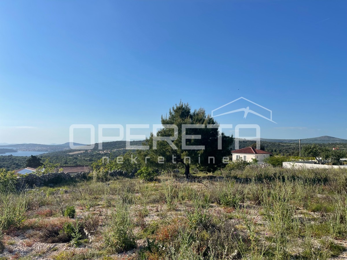Terreno in posizione tranquilla con vista mare, 1.800 m2, Dvornica