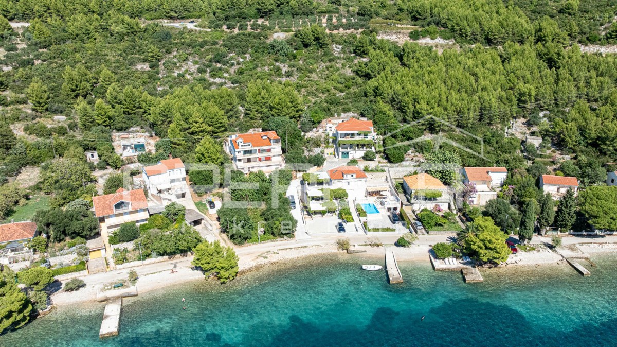 Kučište – investimento in terreno con vista sul mare