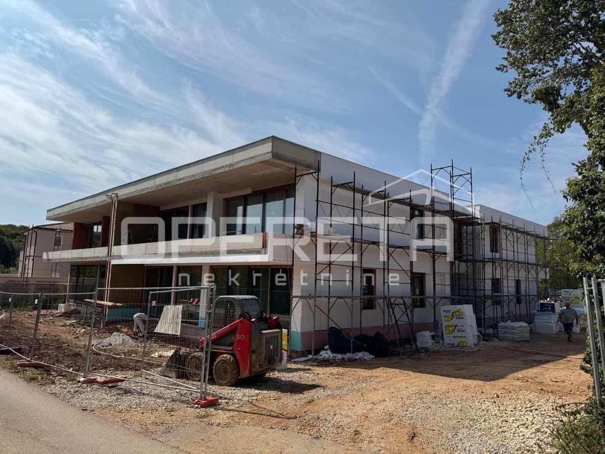 ISTRIA, ROVINJSKO SELO - Appartamento al piano terra con giardino