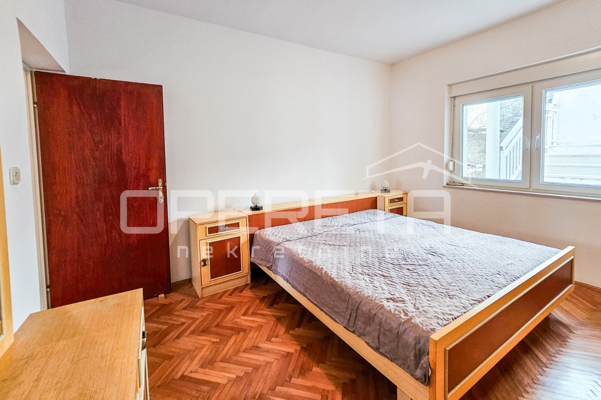 Appartamento per vivere o investimento vicino a Omiš e splendide baie