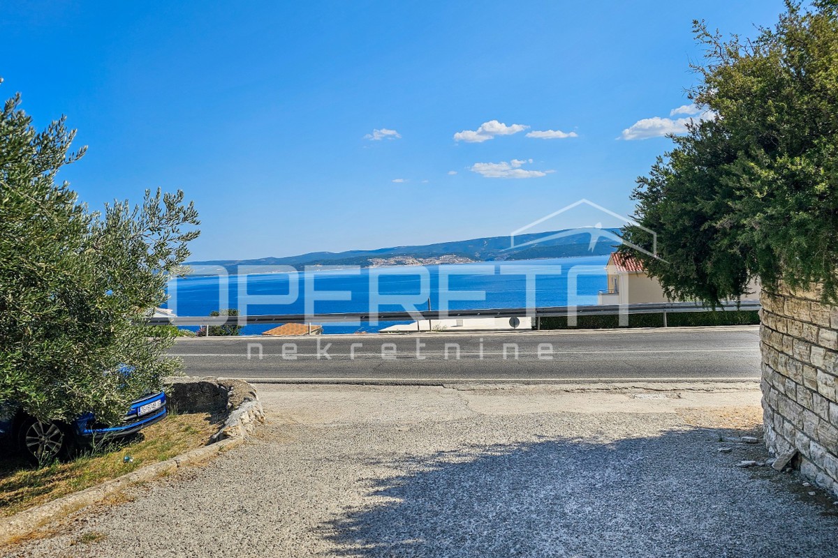 Appartamento per vivere o investimento vicino a Omiš e splendide baie