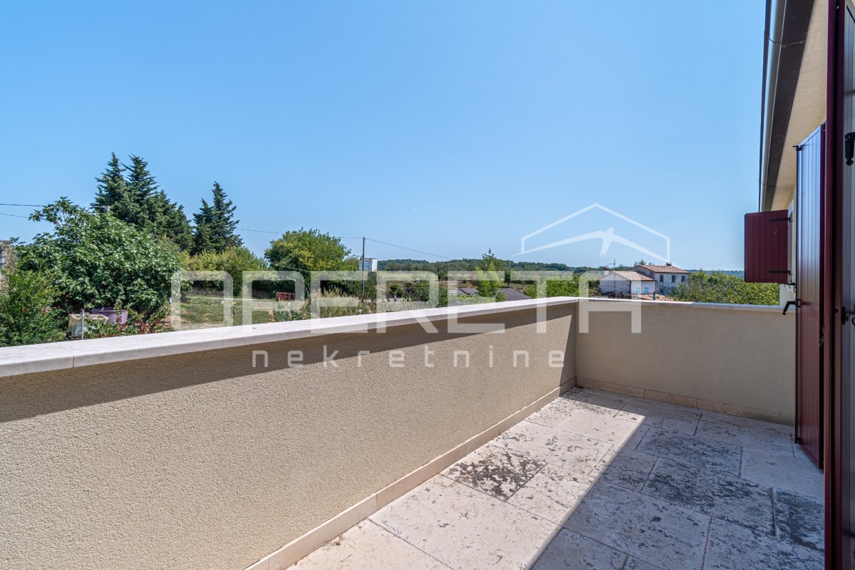 Istria, zona di Momjan – casa indipendente con piscina e vista