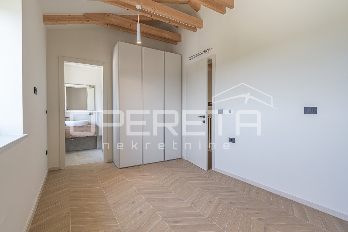 Istria, zona di Momjan – casa indipendente con piscina e vista