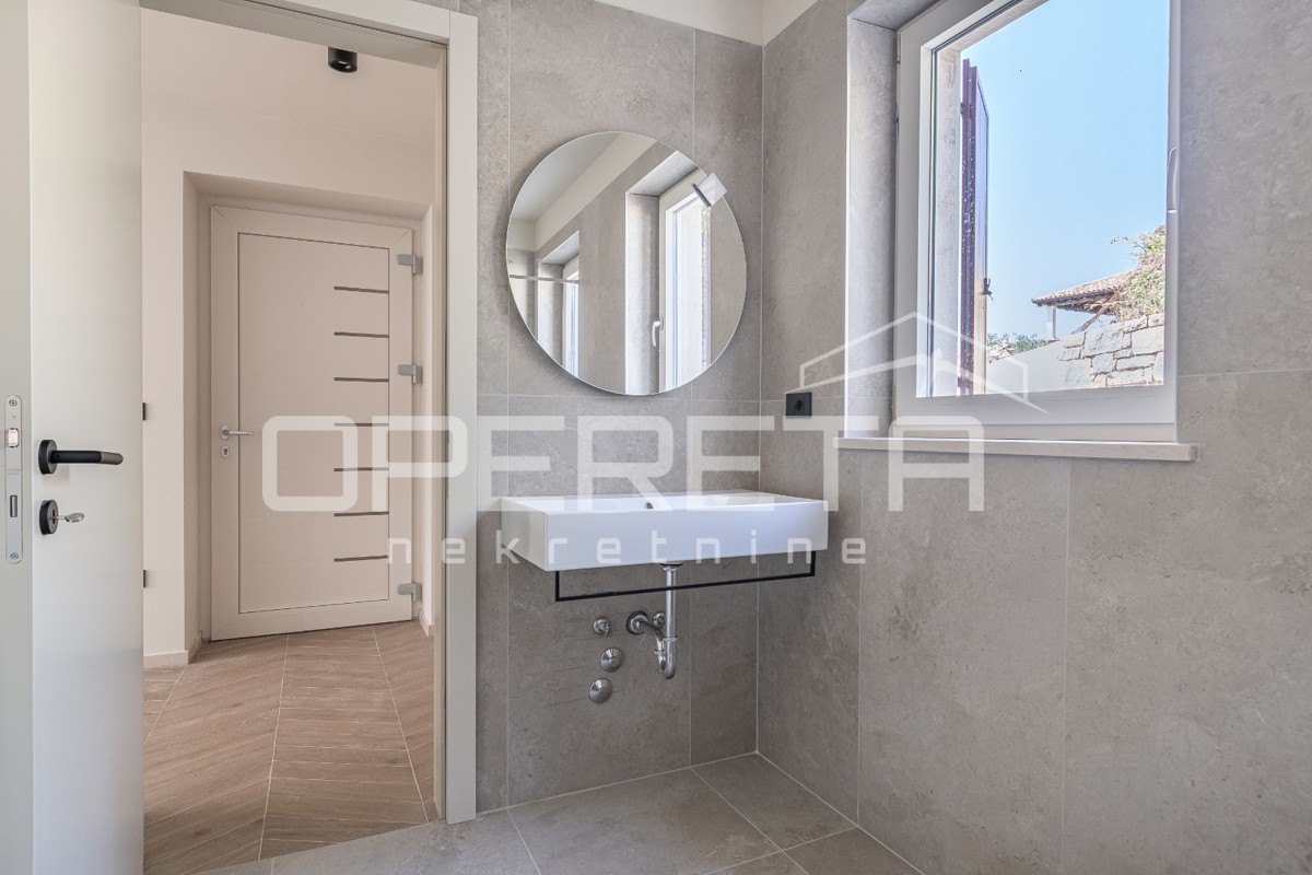 Istria, zona di Momjan – casa indipendente con piscina e vista