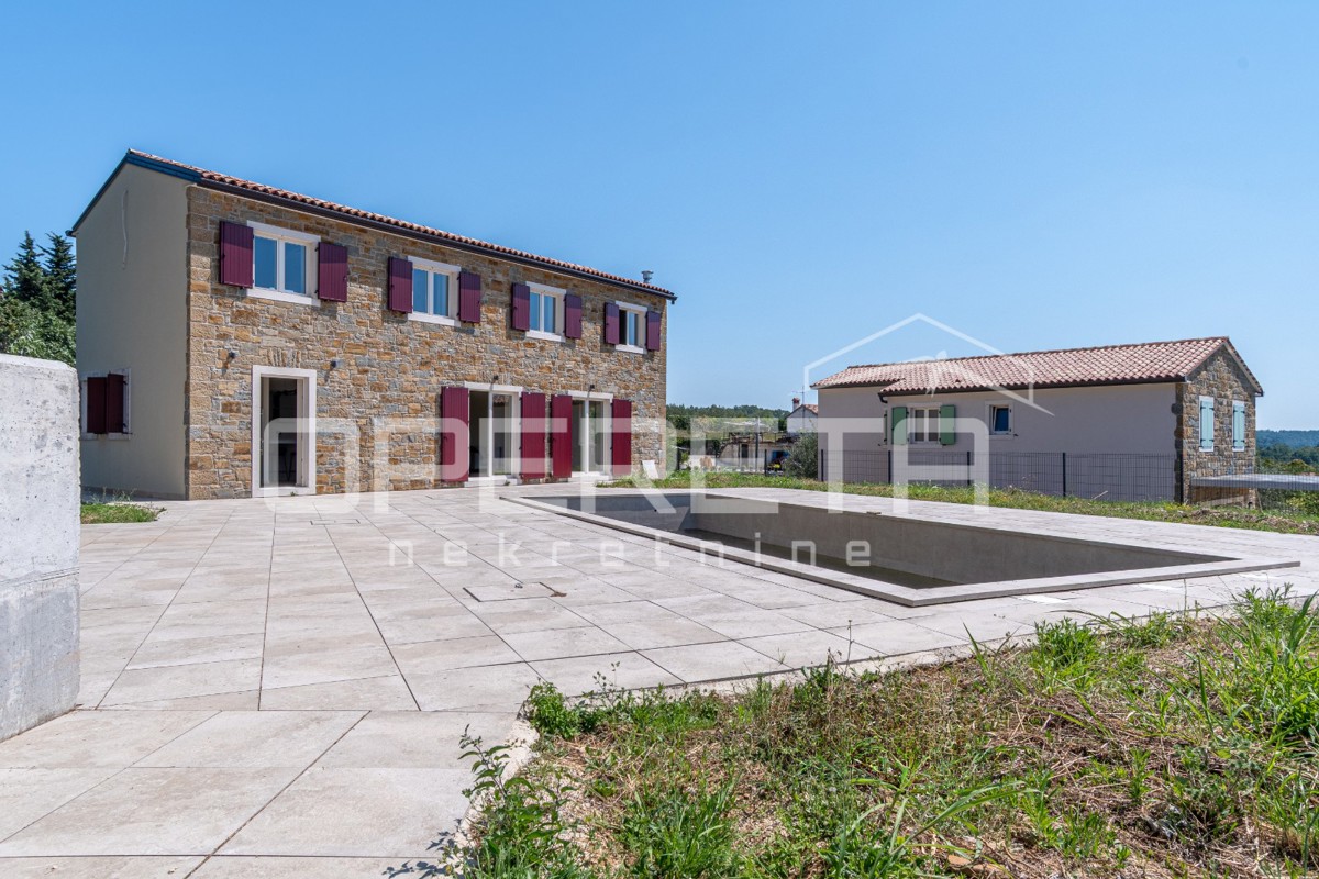 Istria, zona di Momjan – casa indipendente con piscina e vista