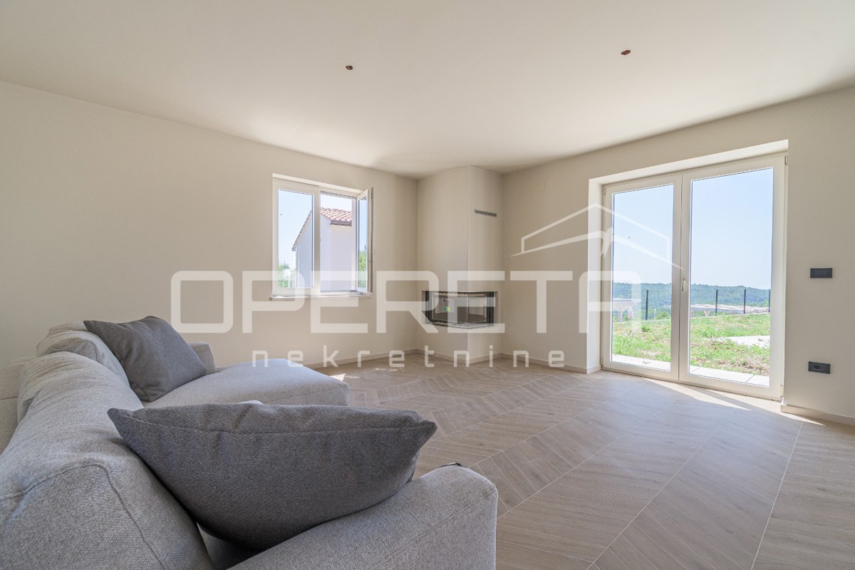 Istria, zona di Momjan – casa indipendente con piscina e vista