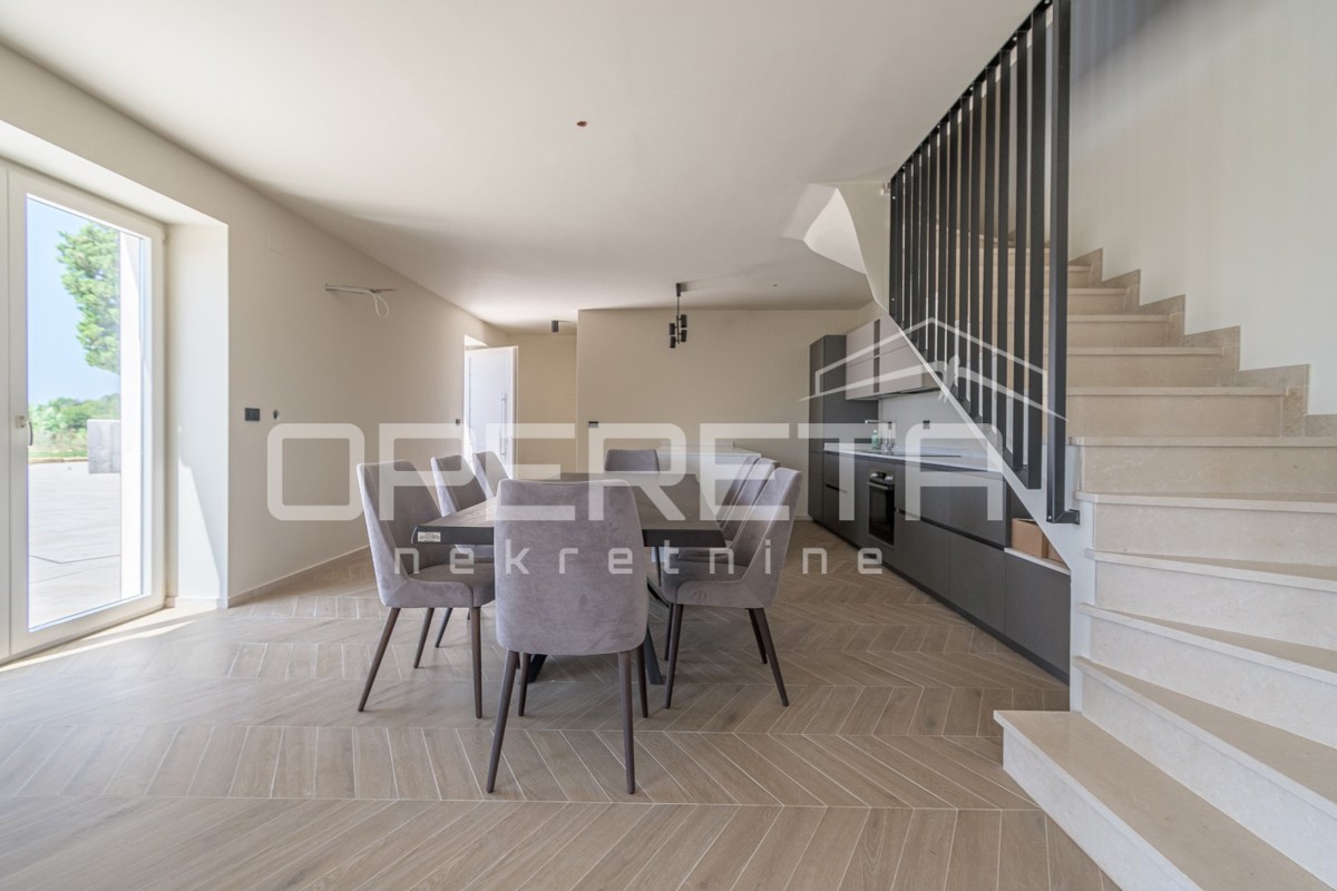 Istria, zona di Momjan – casa indipendente con piscina e vista