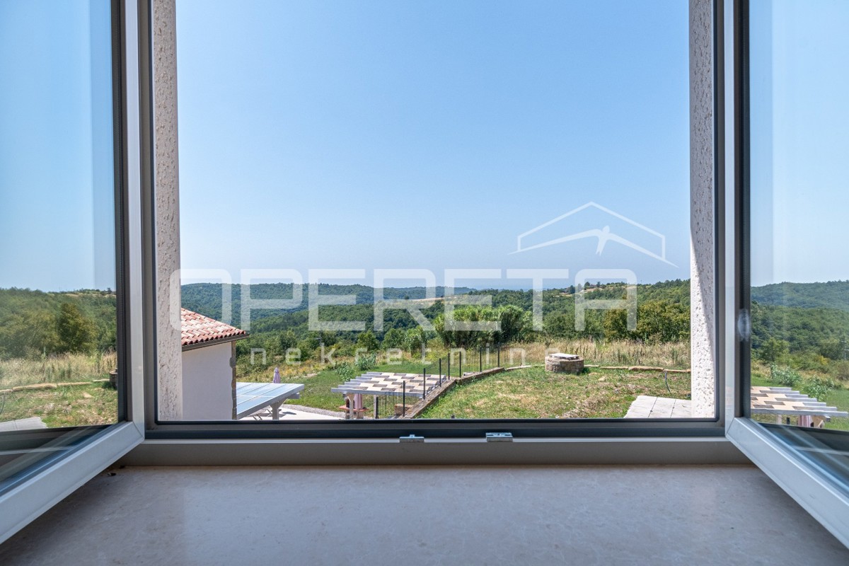 Istria, zona di Momjan – casa indipendente con piscina e vista