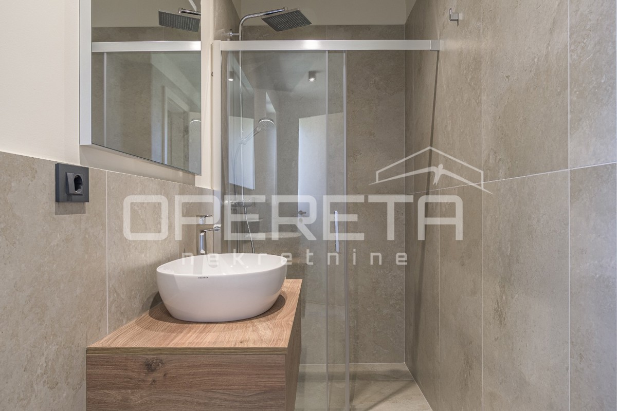 Istria, zona di Momjan – casa indipendente con piscina e vista