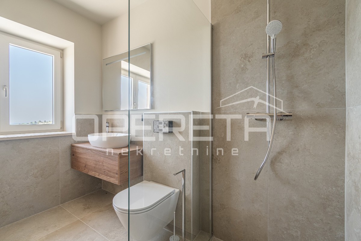 Istria, zona di Momjan – casa indipendente con piscina e vista