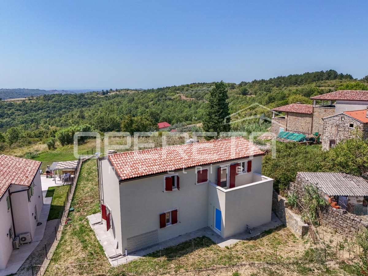 Istria, zona di Momjan – casa indipendente con piscina e vista