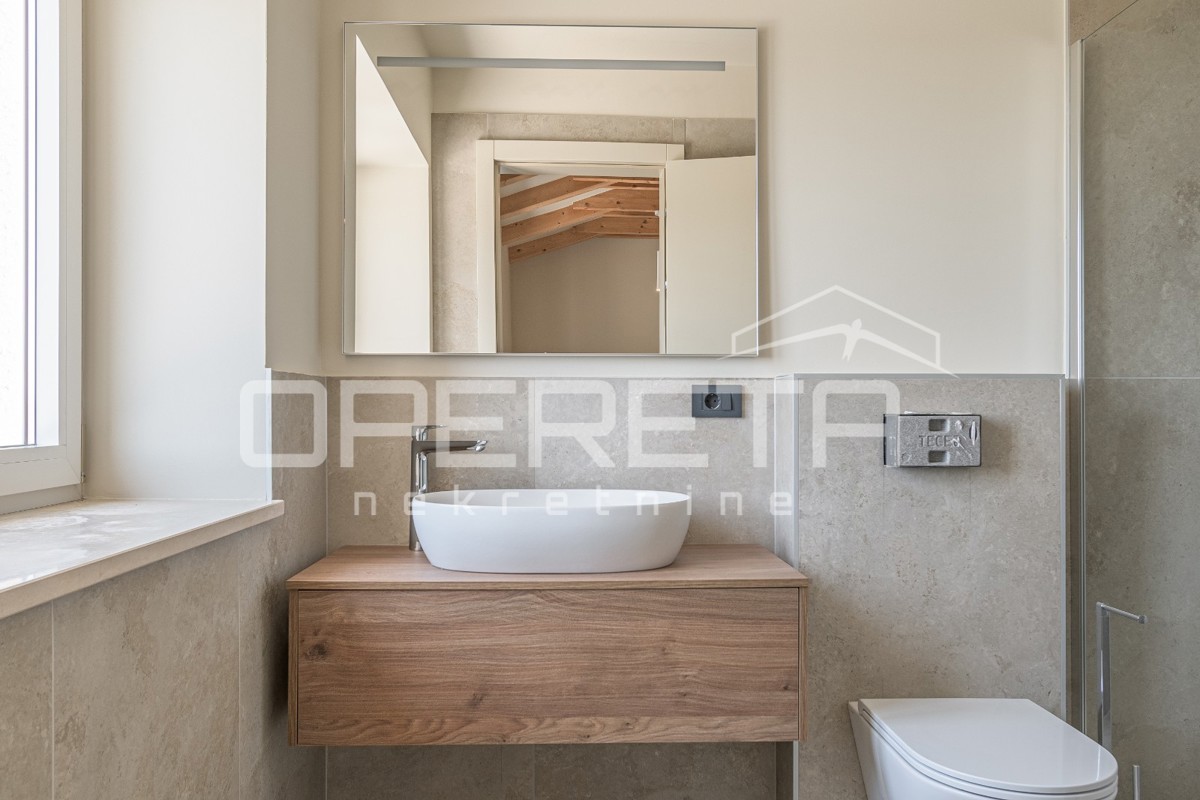 Istria, zona di Momjan – casa indipendente con piscina e vista