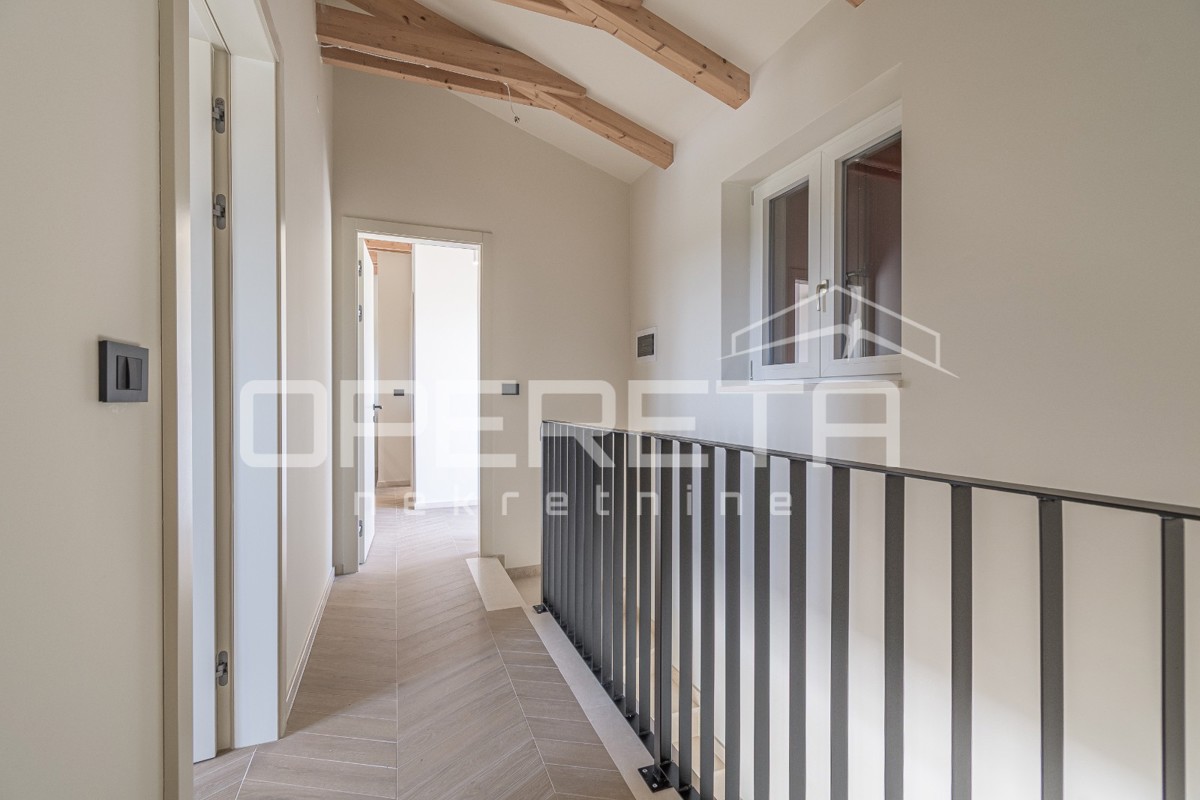 Istria, zona di Momjan – casa indipendente con piscina e vista