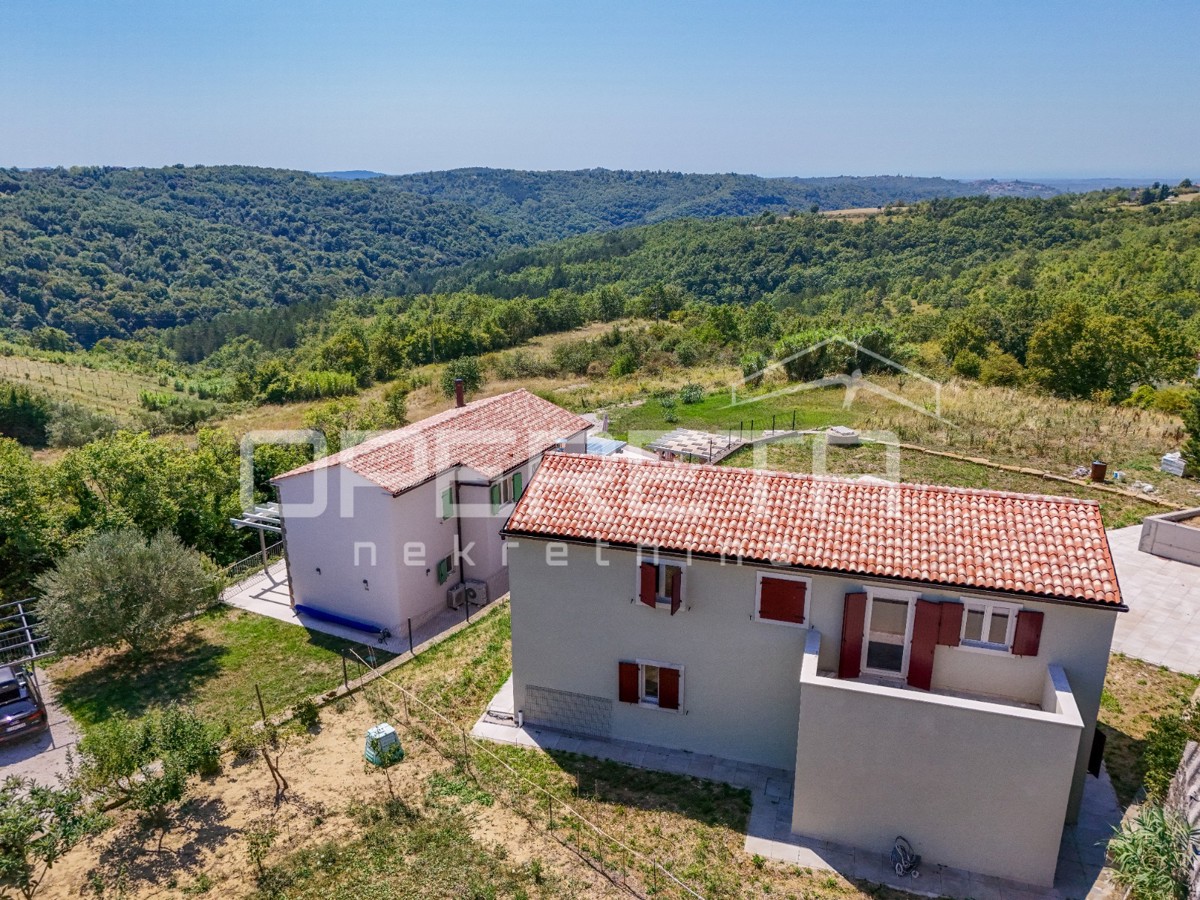 Istria, zona di Momjan – casa indipendente con piscina e vista