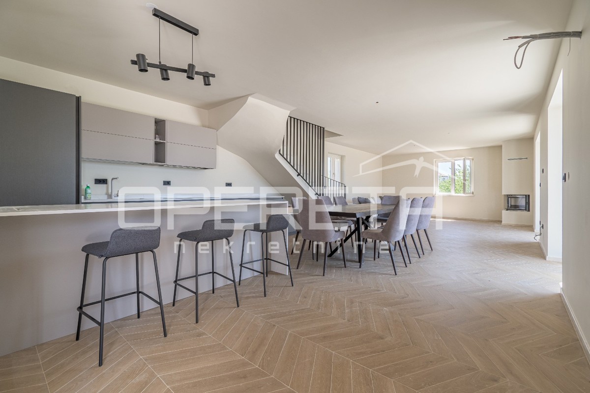 Istria, zona di Momjan – casa indipendente con piscina e vista