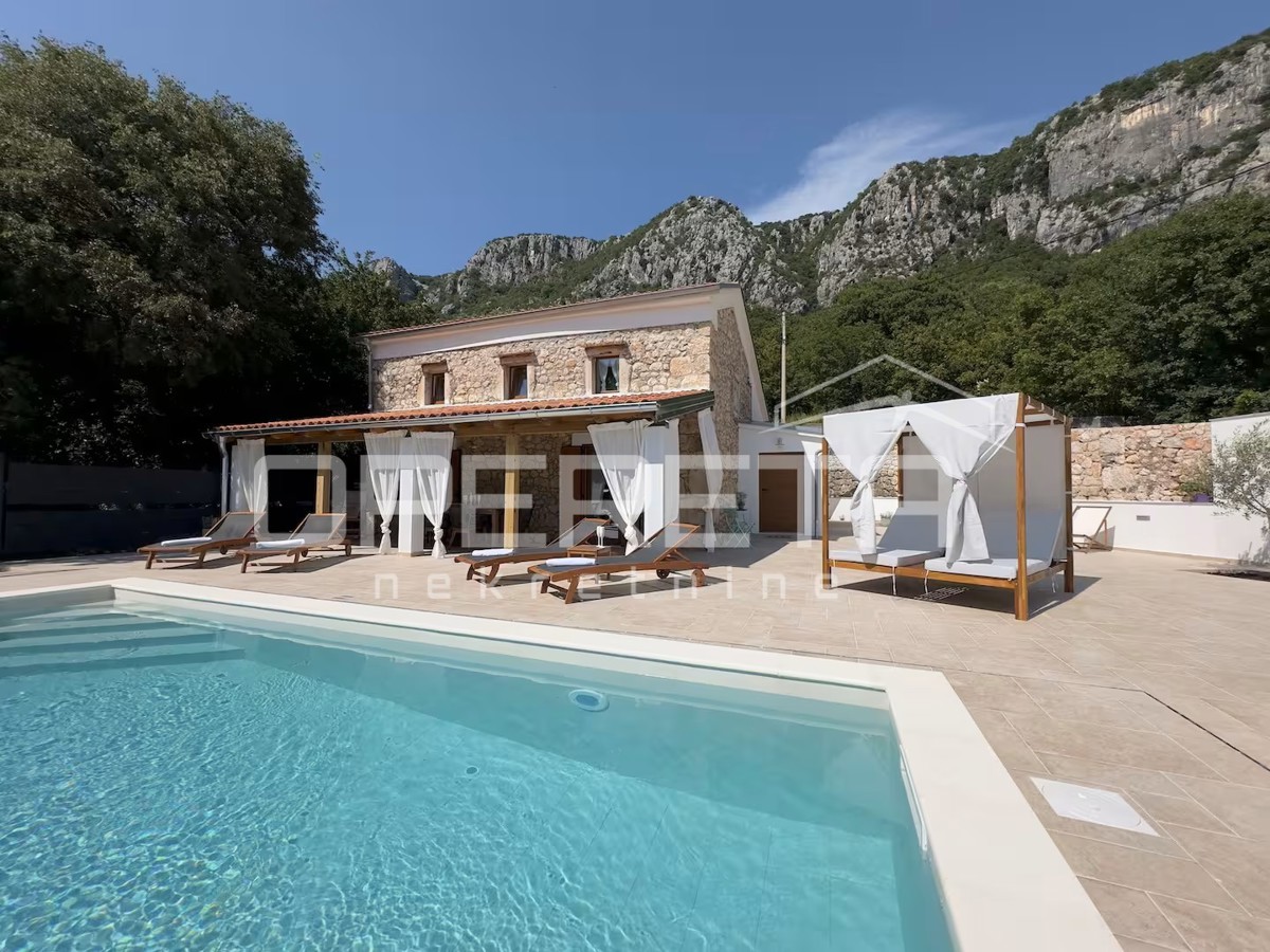 Villa di lusso in stile mediterraneo - piscina riscaldata, terrazza, natura e completa privacy