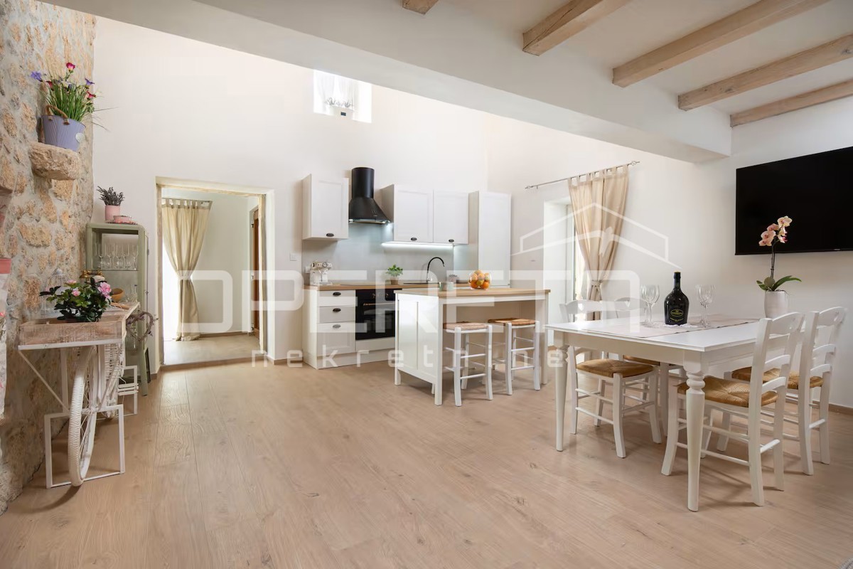 Villa di lusso in stile mediterraneo - piscina riscaldata, terrazza, natura e completa privacy