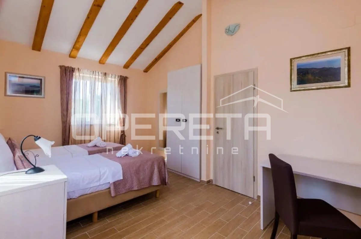 Vitaljina, Konavle - casa di 196 m2 con piscina su un terreno di 775 m2