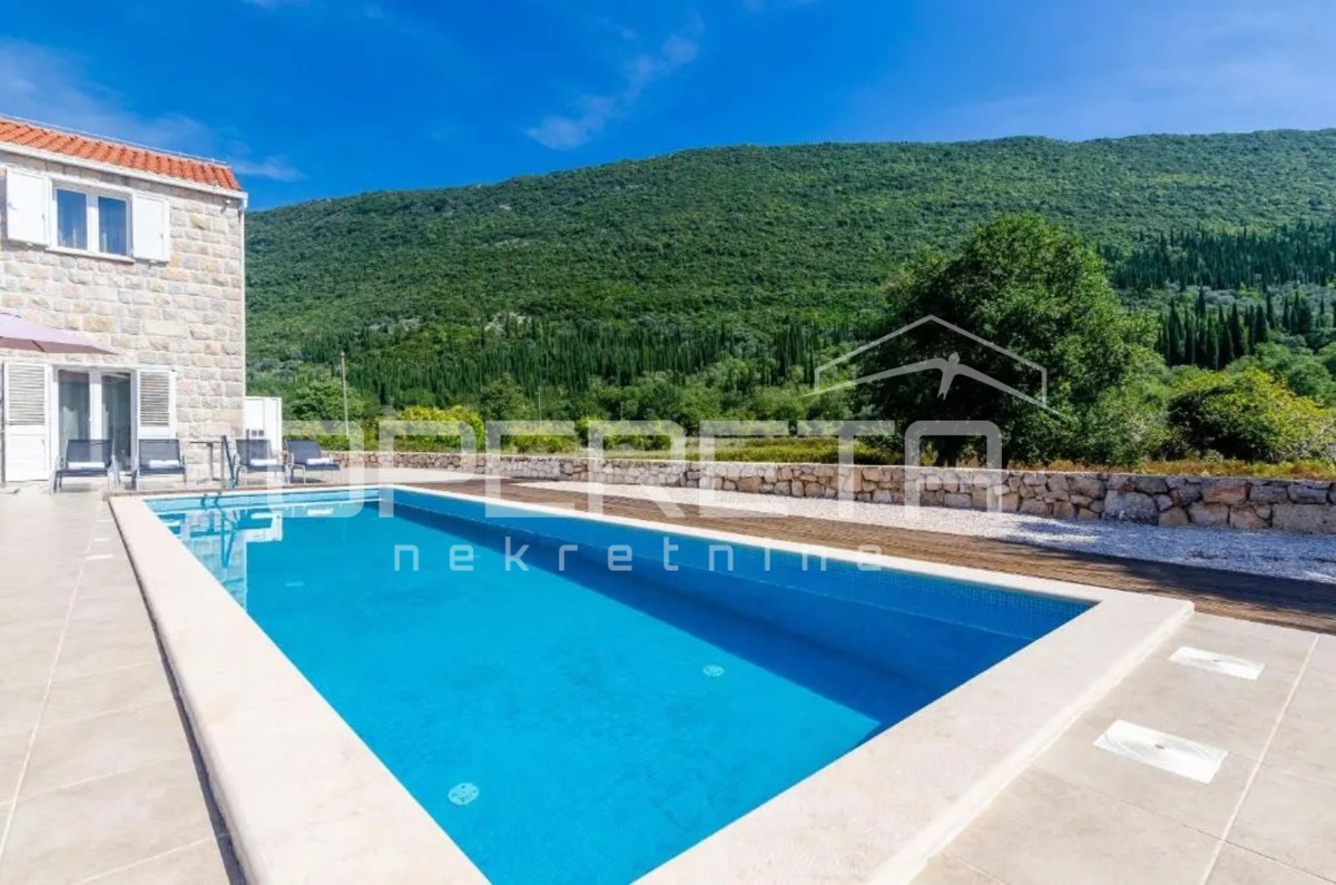 Vitaljina, Konavle - casa di 196 m2 con piscina su un terreno di 775 m2