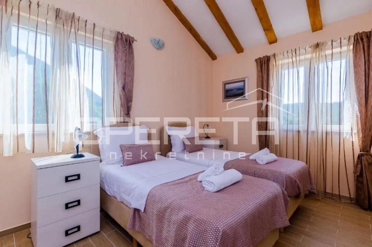 Vitaljina, Konavle - casa di 196 m2 con piscina su un terreno di 775 m2